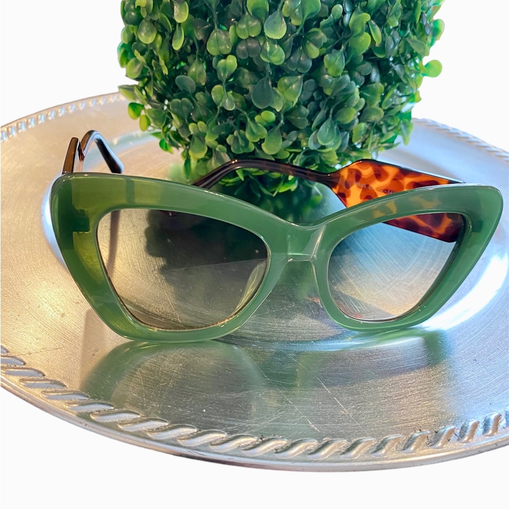 Cheetah Oversized Cat Eye Sunglasses in Green & Brown - Picture 6 of 7
